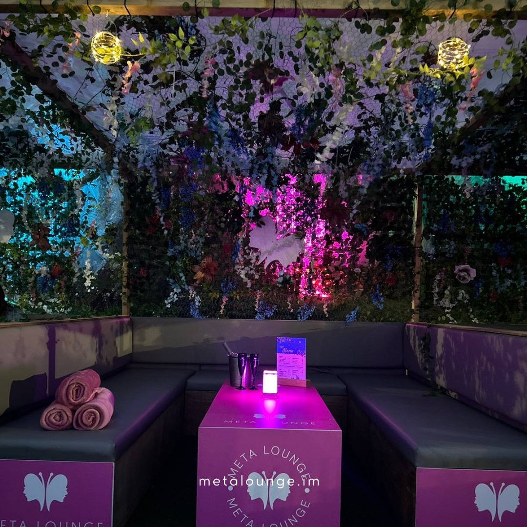 Meta Lounge Social